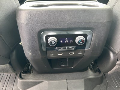 2023 GMC Yukon SLT CARBRAVO!