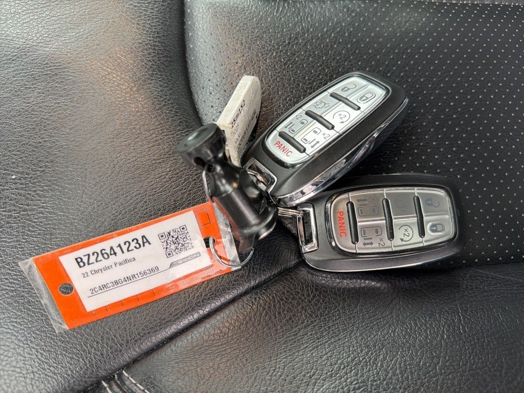 2022 Chrysler Pacifica Touring L CARBRAVO!