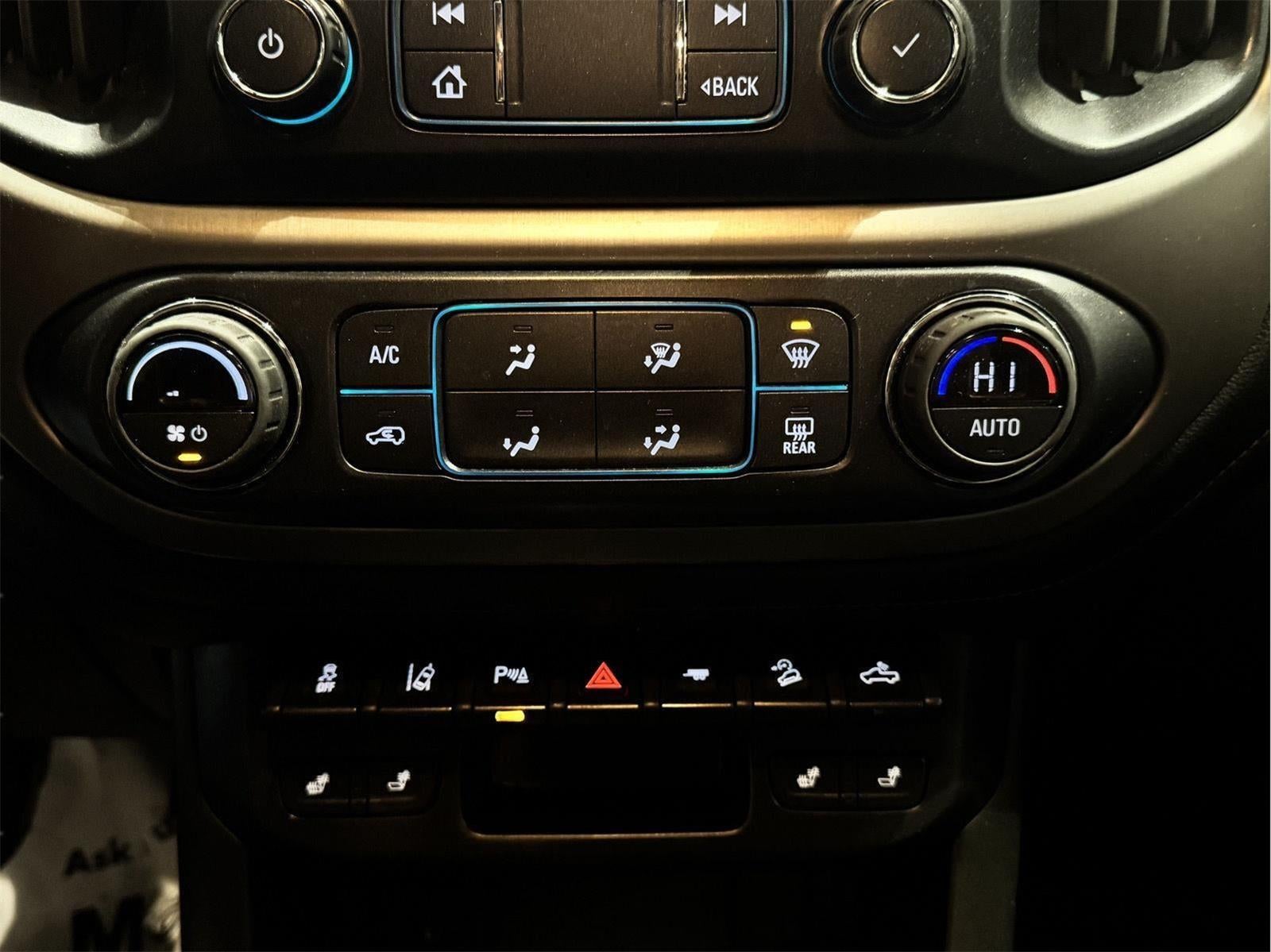 2022 GMC Canyon 4WD AT4 w/Leather