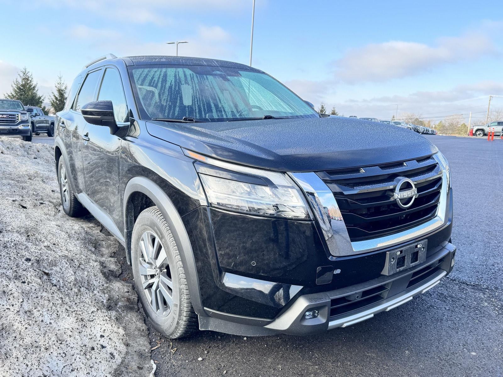 2022 Nissan Pathfinder SL