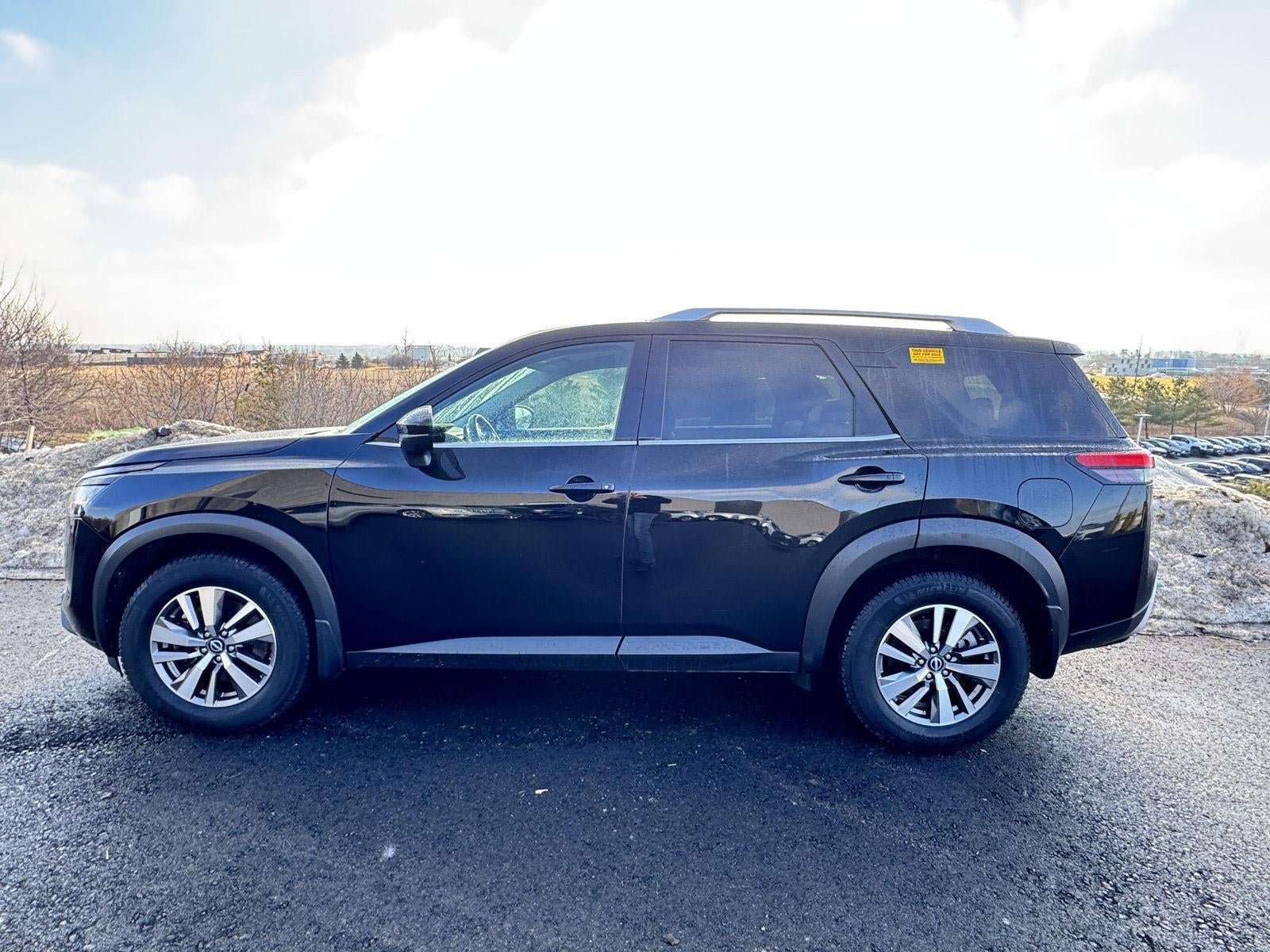 2022 Nissan Pathfinder SL