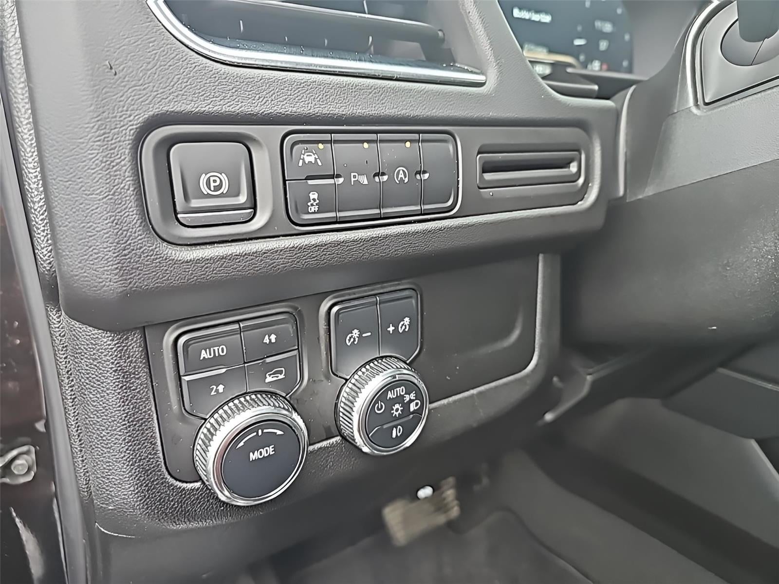 2024 GMC Yukon SLT Fresh Trade! Car Bravo Certified! Bose, Heated& Ve