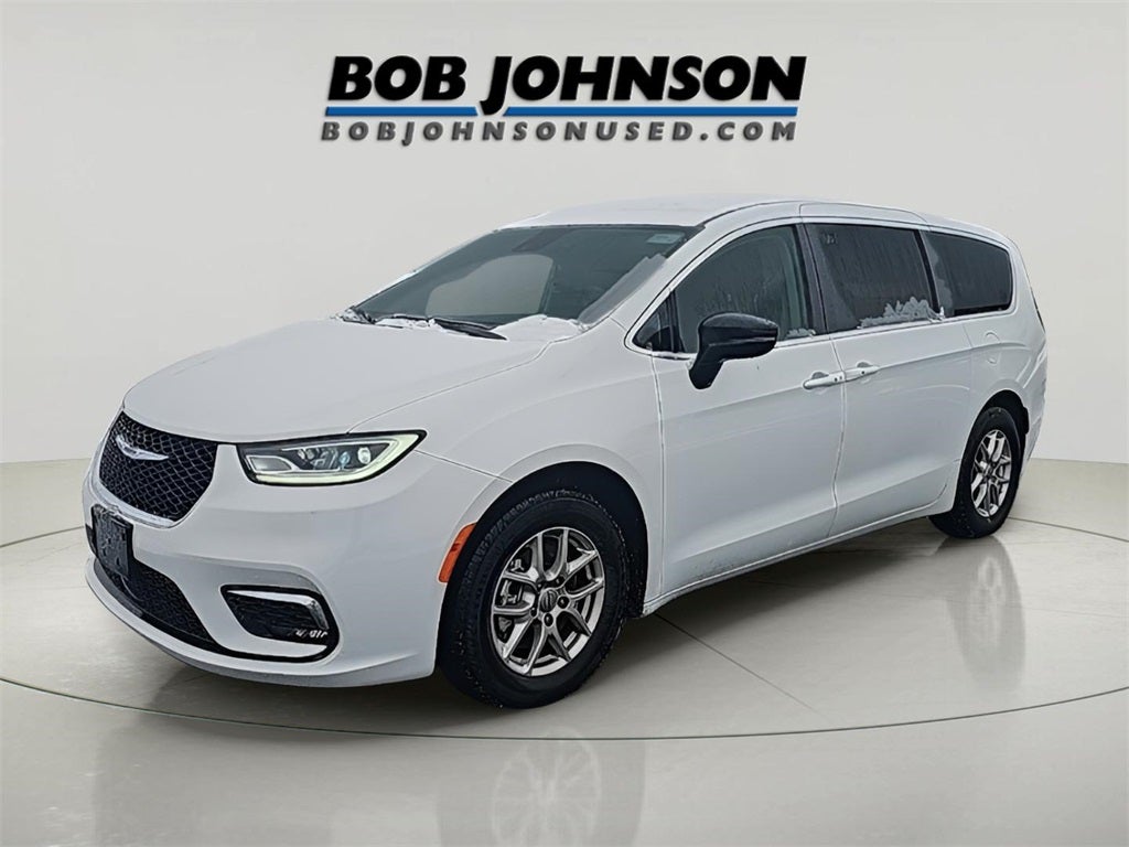 2024 Chrysler Pacifica Touring L Fresh Trade! Remote Start, Power Rear Doors, Power