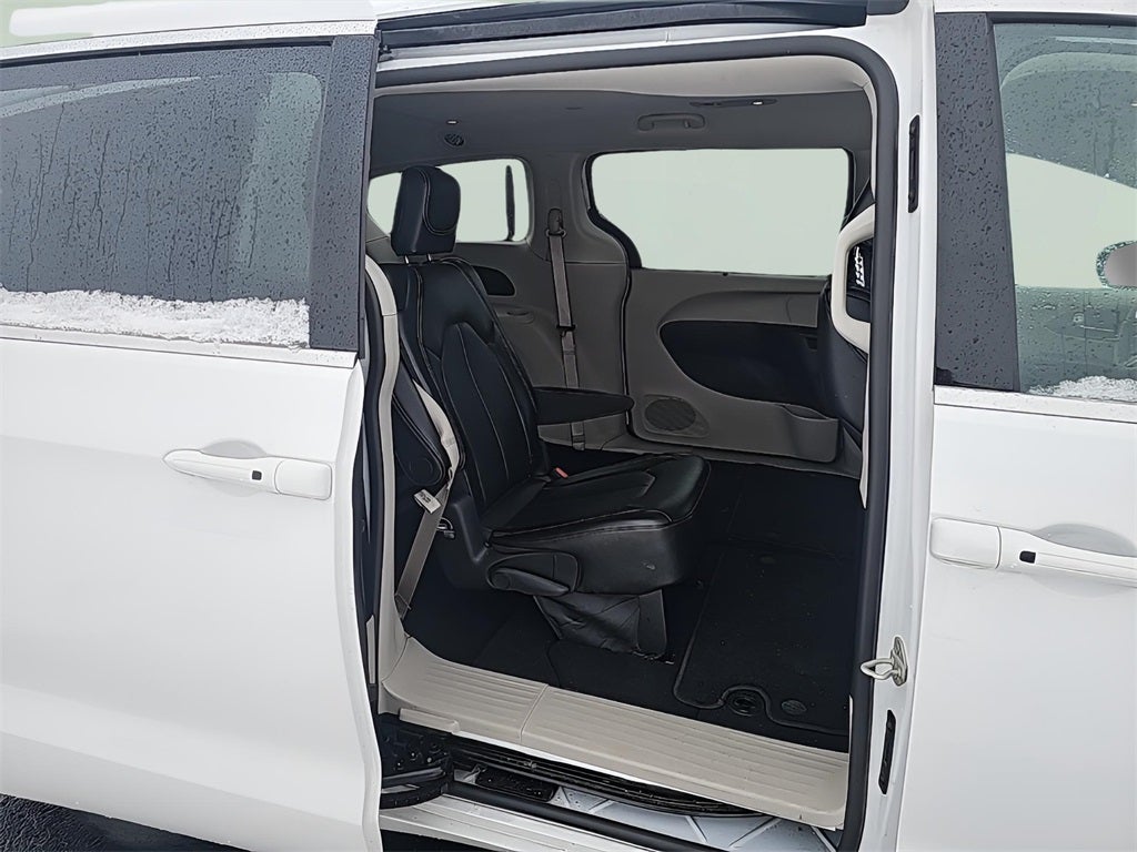 2024 Chrysler Pacifica Touring L Fresh Trade! Remote Start, Power Rear Doors, Power