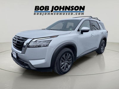 2022 Nissan Pathfinder SV