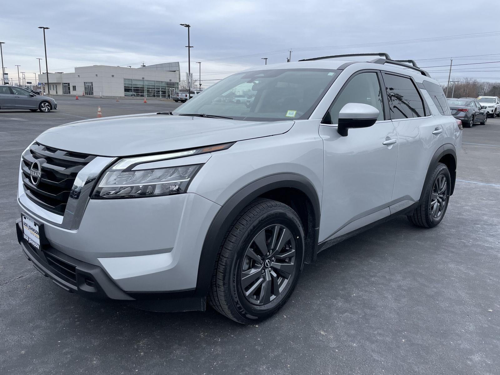 2022 Nissan Pathfinder SV