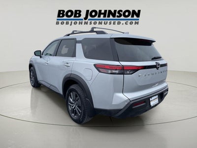 2022 Nissan Pathfinder SV