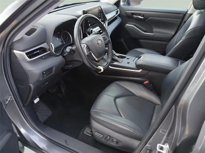 2022 Toyota Highlander Hybrid XLE