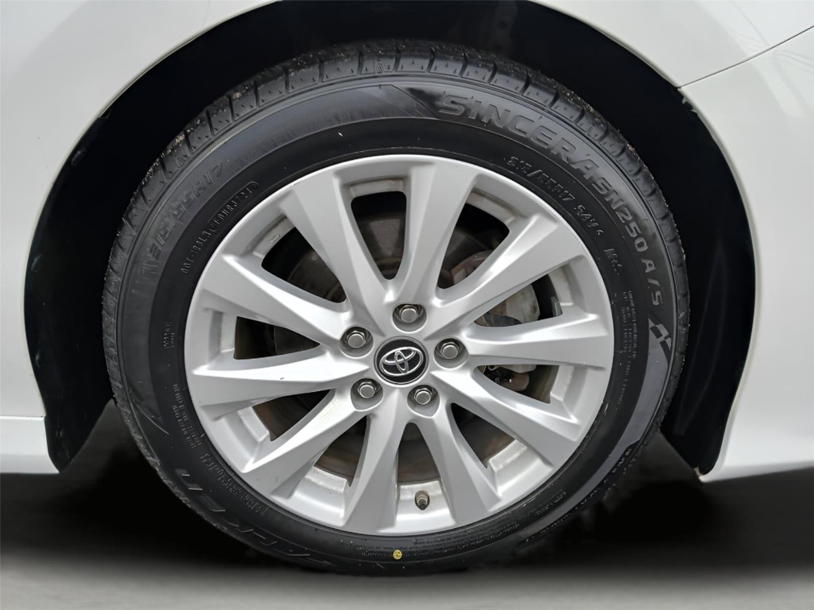 2019 Toyota CAMRY LE