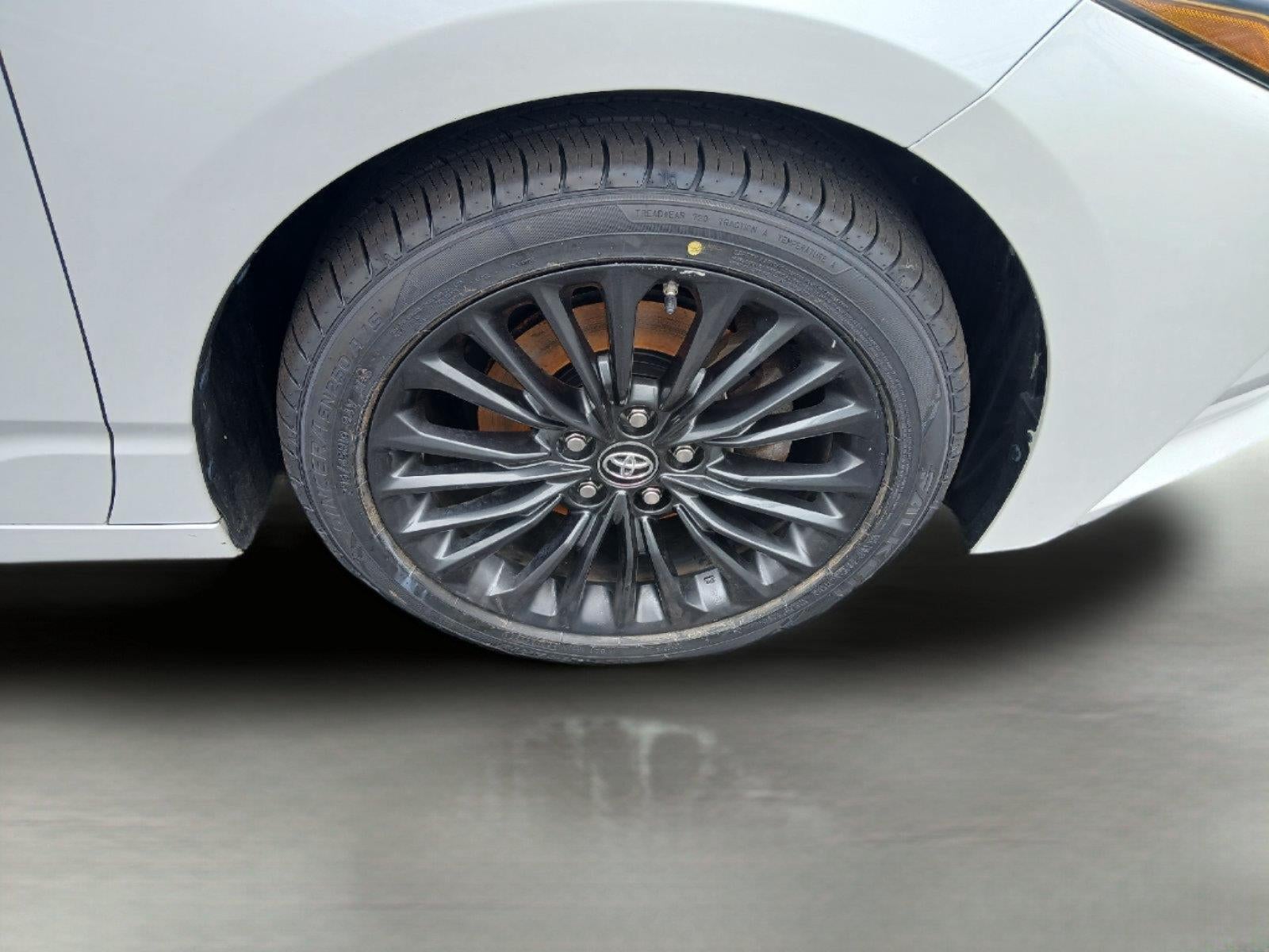 2019 Toyota Avalon Hybrid XSE