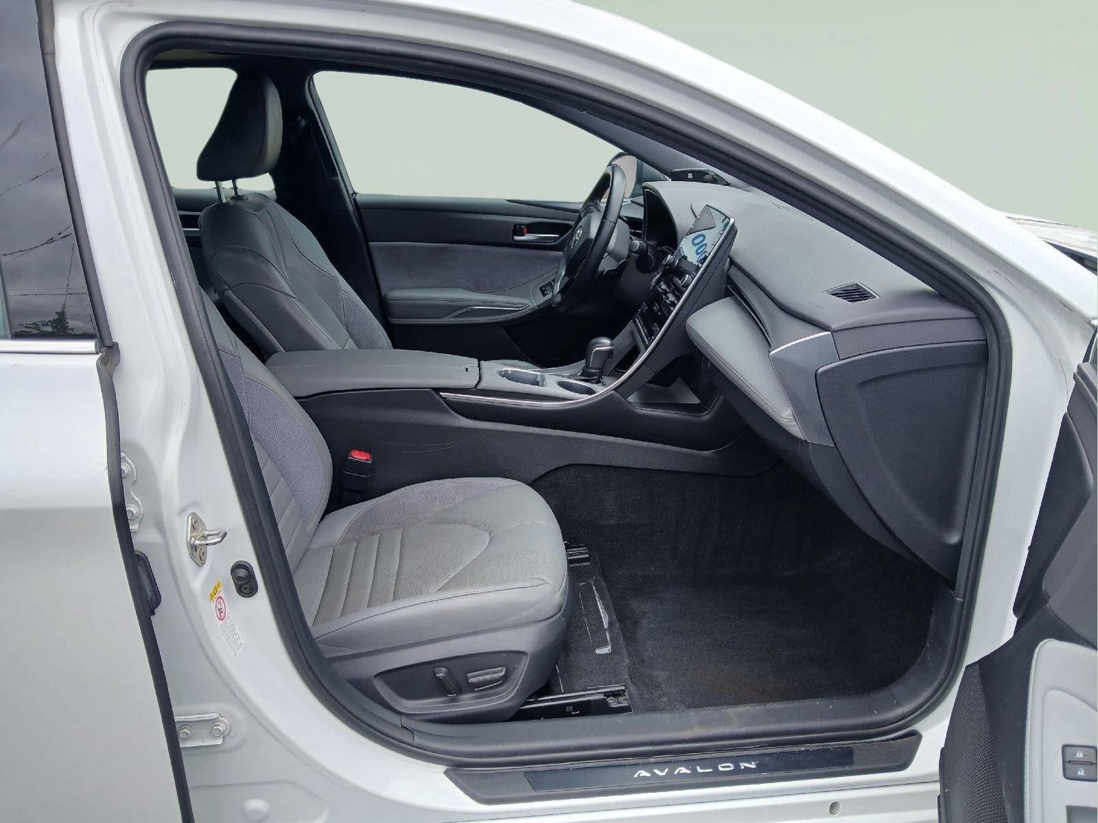 2019 Toyota Avalon Hybrid XSE