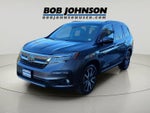 2022 Honda Pilot Touring w/Rear Captain's Chairs