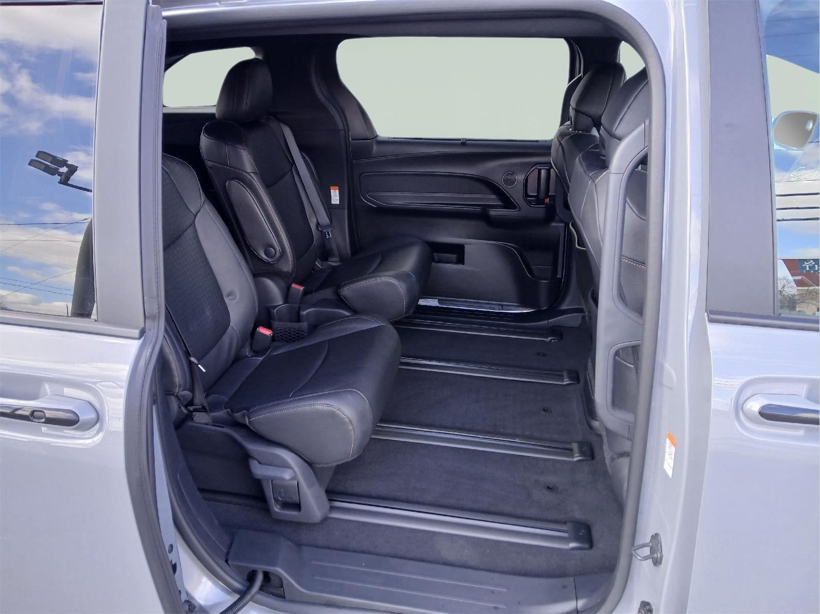 2025 Toyota Sienna Woodland Edition