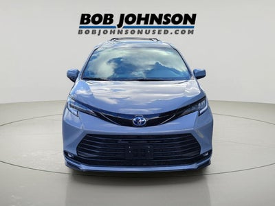 2025 Toyota Sienna Woodland Edition