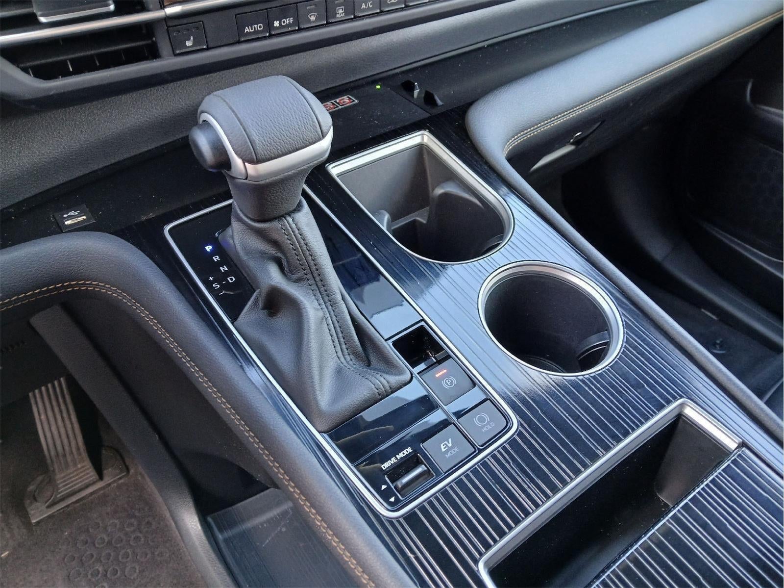 2025 Toyota Sienna Woodland Edition