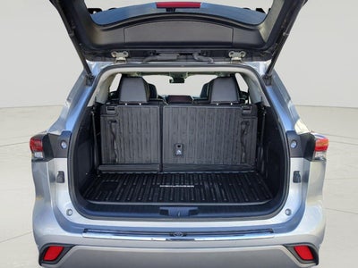 2023 Toyota Highlander Hybrid Platinum