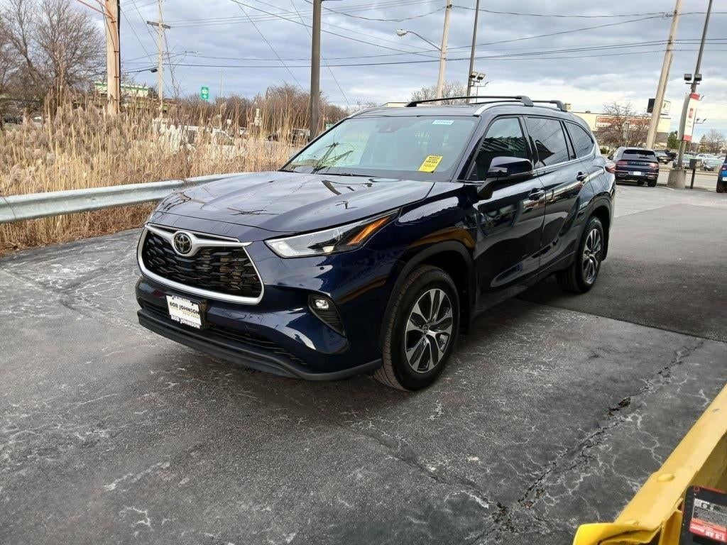 2022 Toyota HIGHLANDER XLE