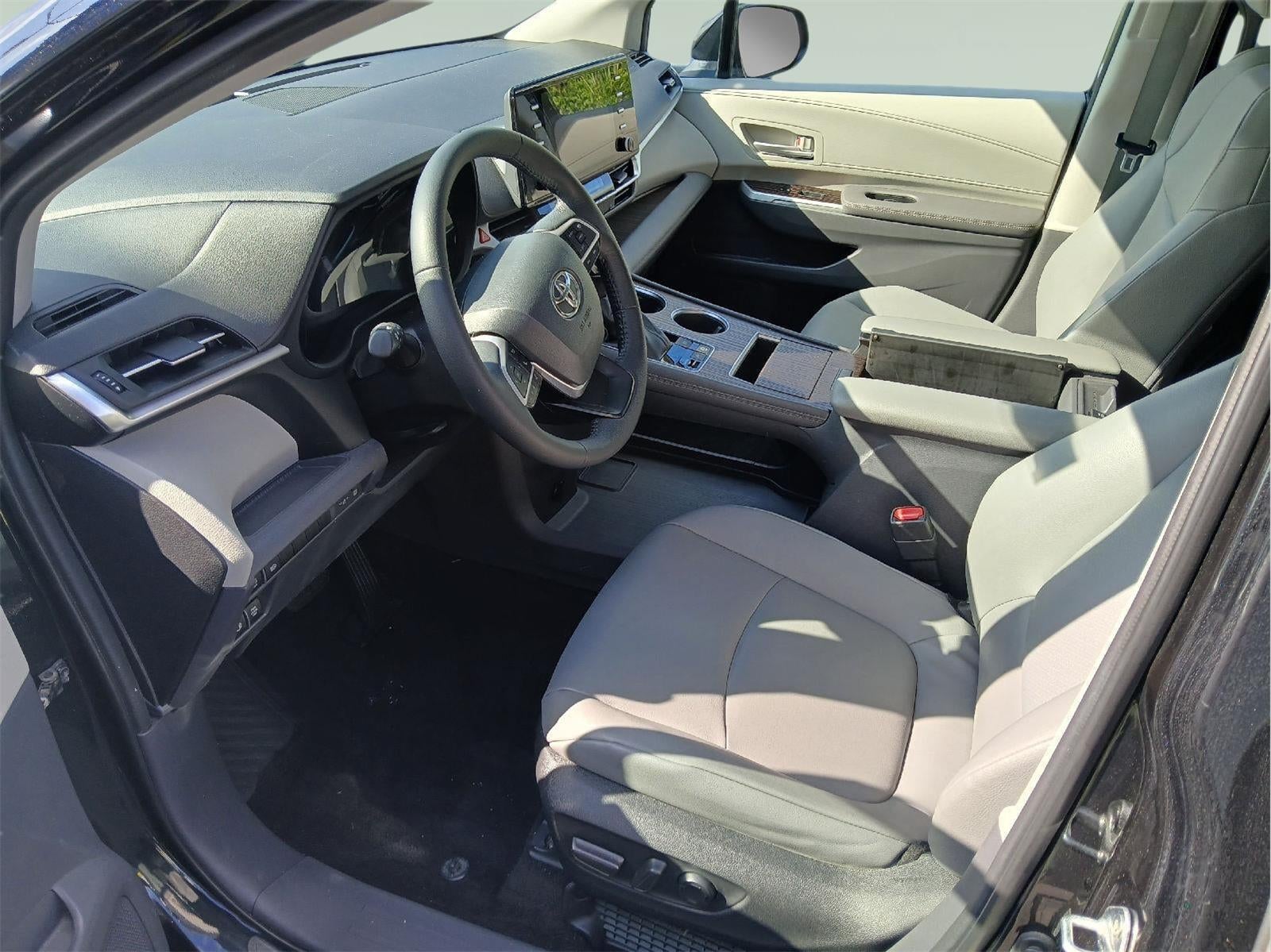 2022 Toyota Sienna XLE 7-Passenger