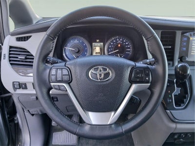 2017 Toyota SIENNA XLE 3.5L XLE 8-Passenger