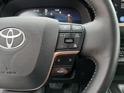 2025 Toyota CROWN SIGNIA XLE