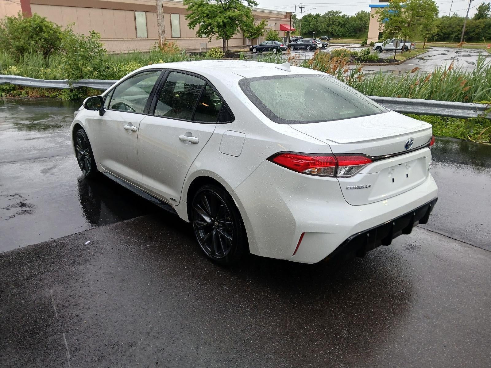 2025 Toyota COROLLA HYBRID SE AWD