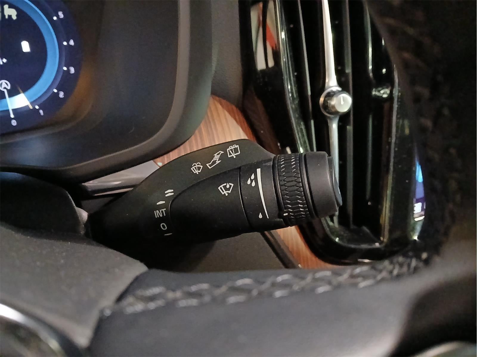 2023 Volvo XC60 Plus Dark Theme