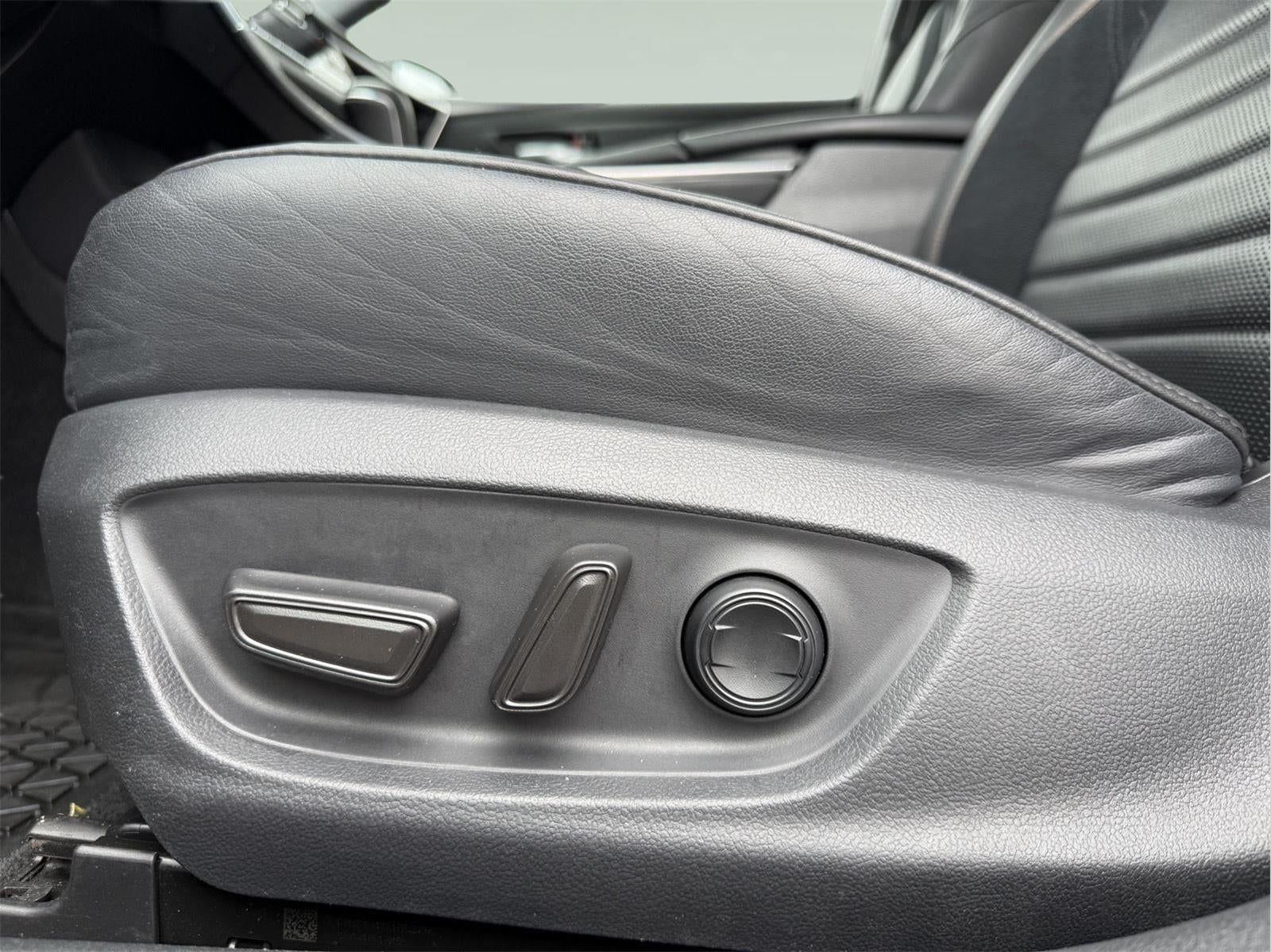 2019 Toyota Avalon SEDAN