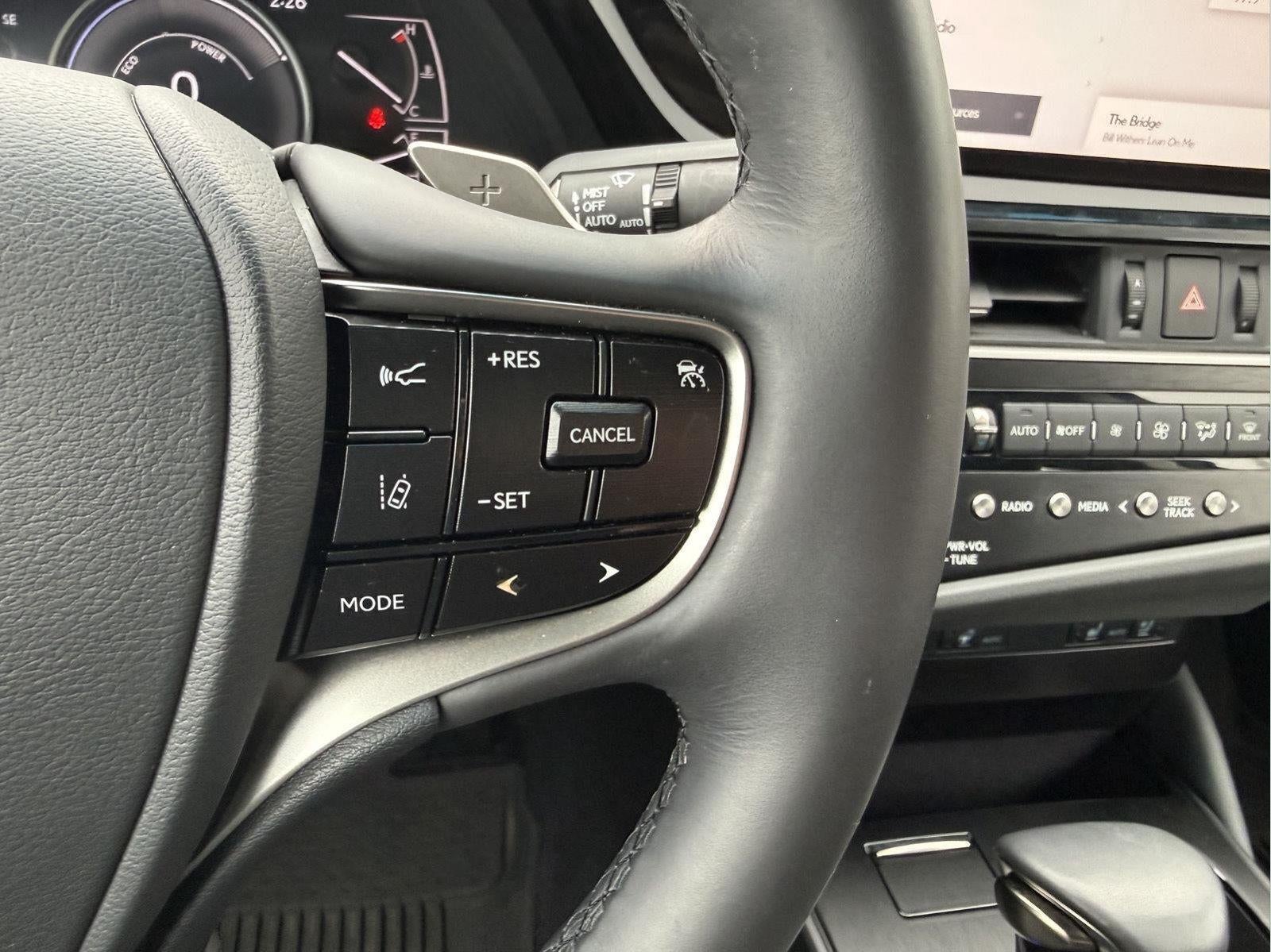 2024 Lexus ES 300h 