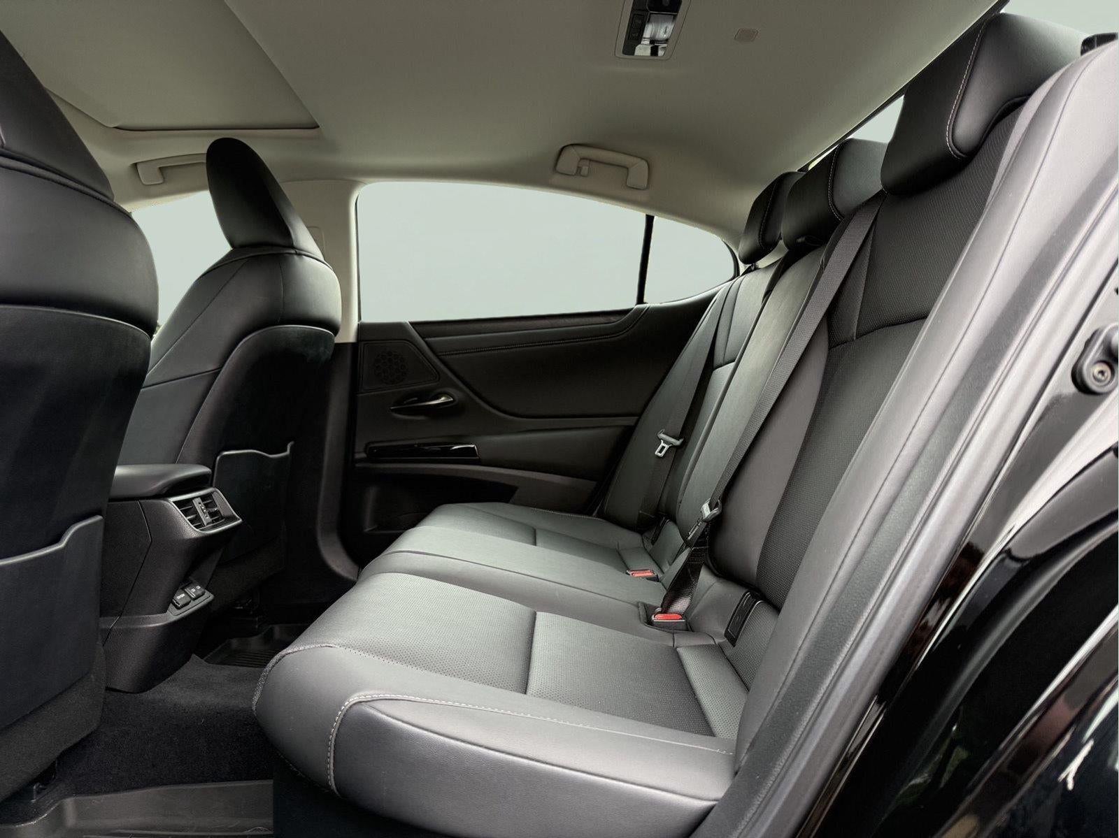 2024 Lexus ES 300h 