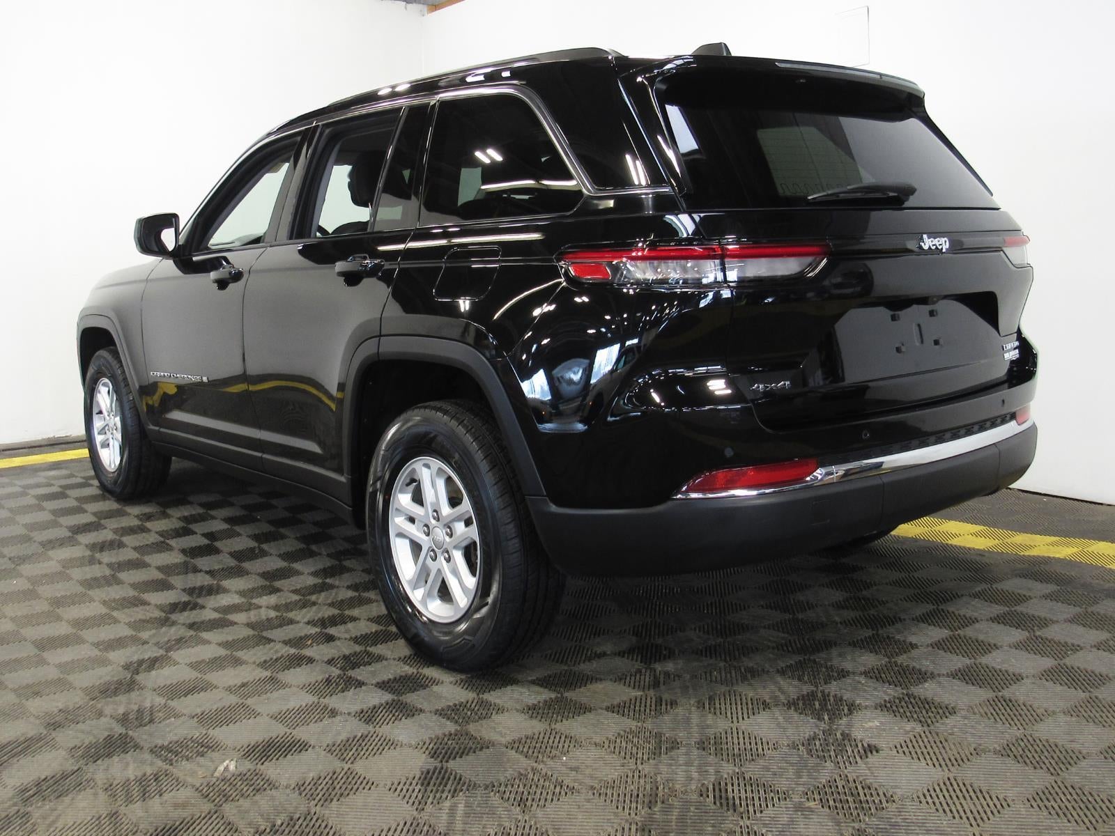 2023 Jeep Grand Cherokee Laredo 4x4