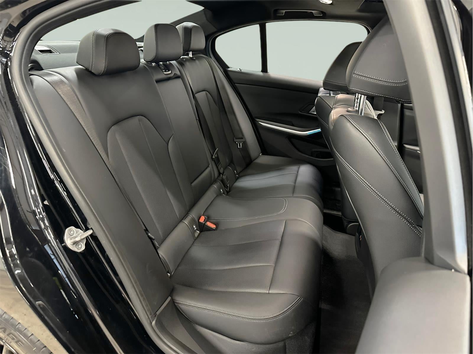 2025 BMW 3 Series 330i xDrive