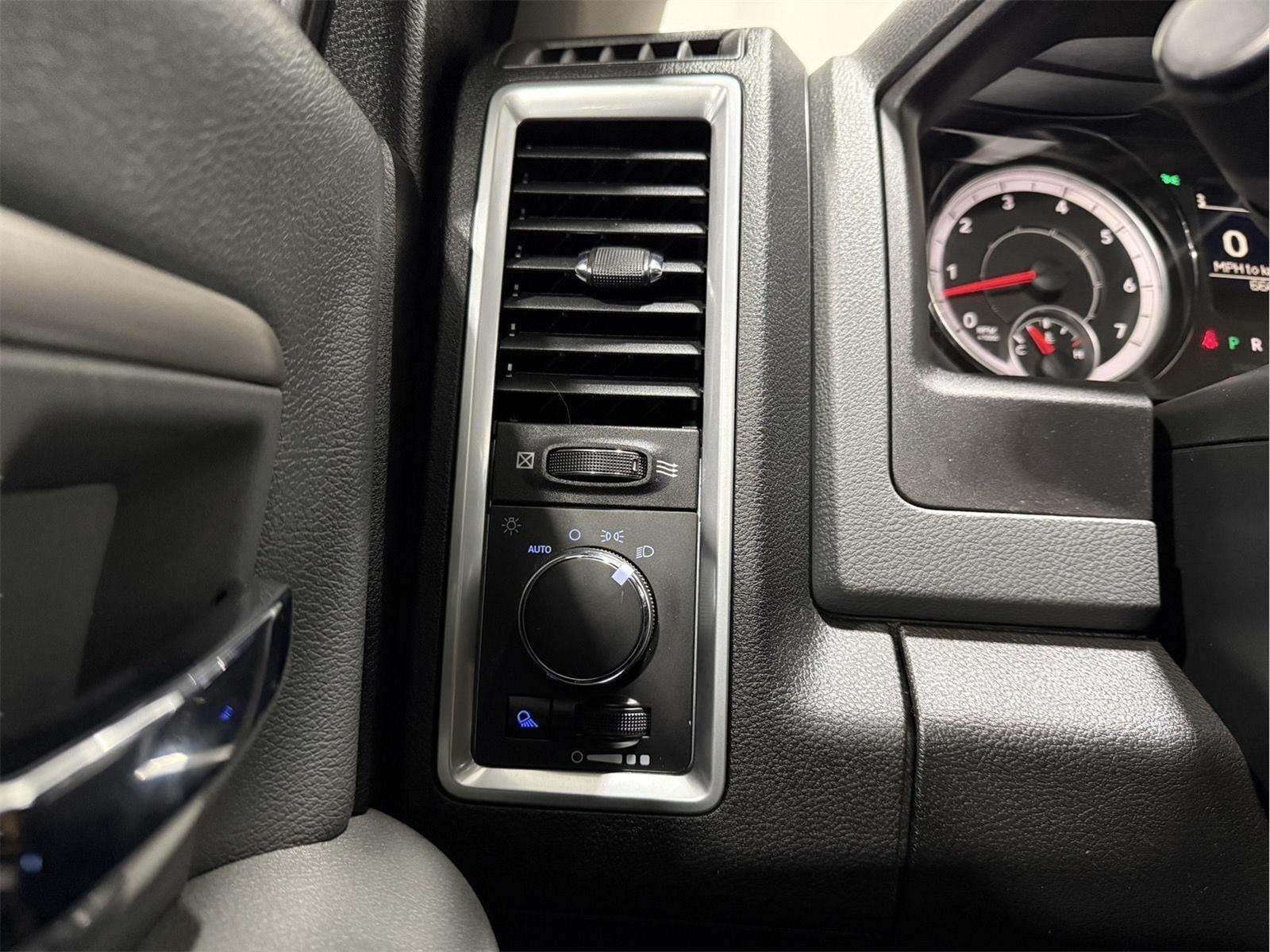 2018 RAM 1500 SLT Crew Cab 4x4 5'7' Box