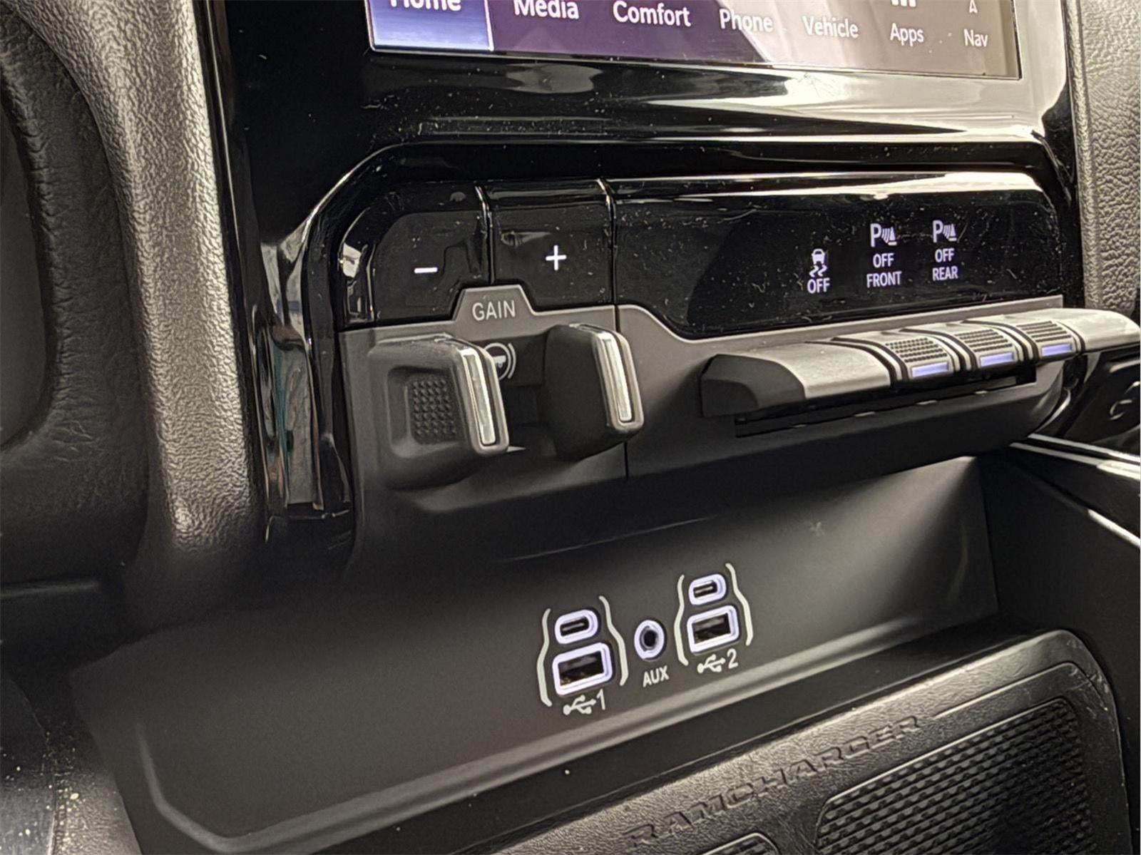 2025 RAM 1500 Big Horn Crew Cab 4x4 5'7' Box