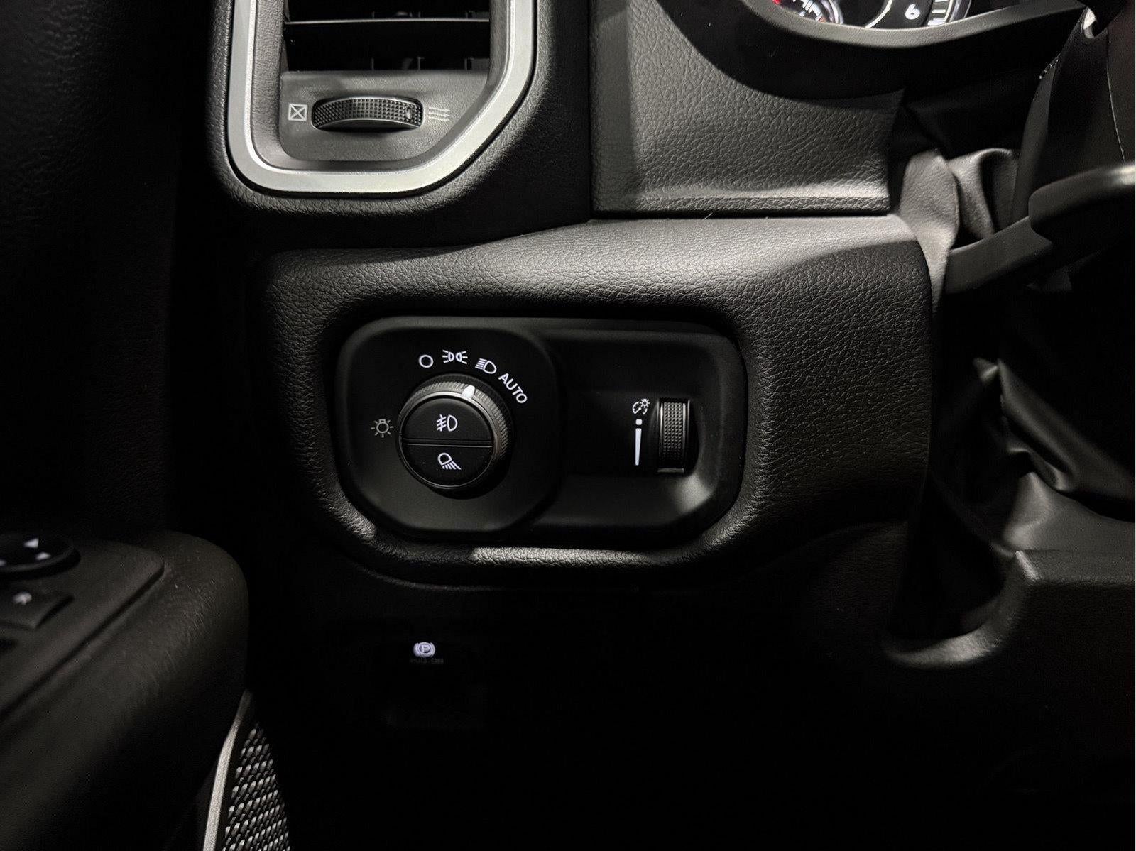 2023 RAM 1500 Big Horn Crew Cab 4x4 5'7' Box