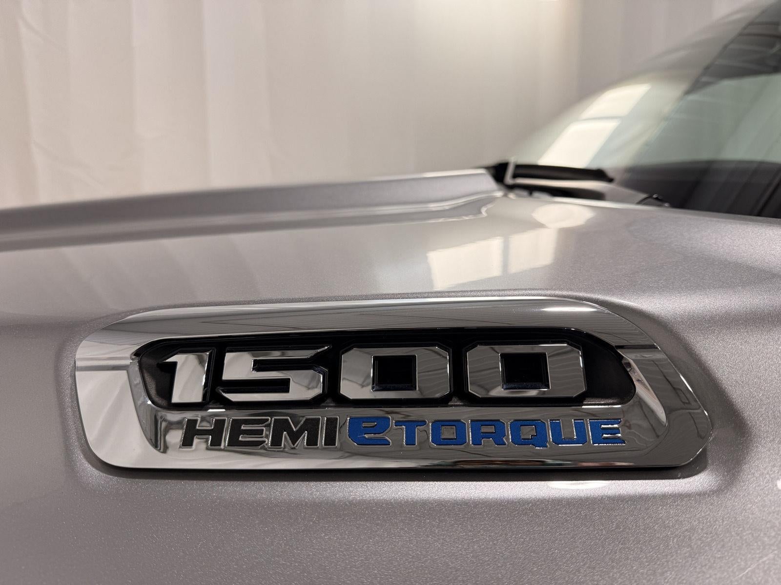 2022 RAM 1500 Big Horn Crew Cab 4x4 5'7' Box