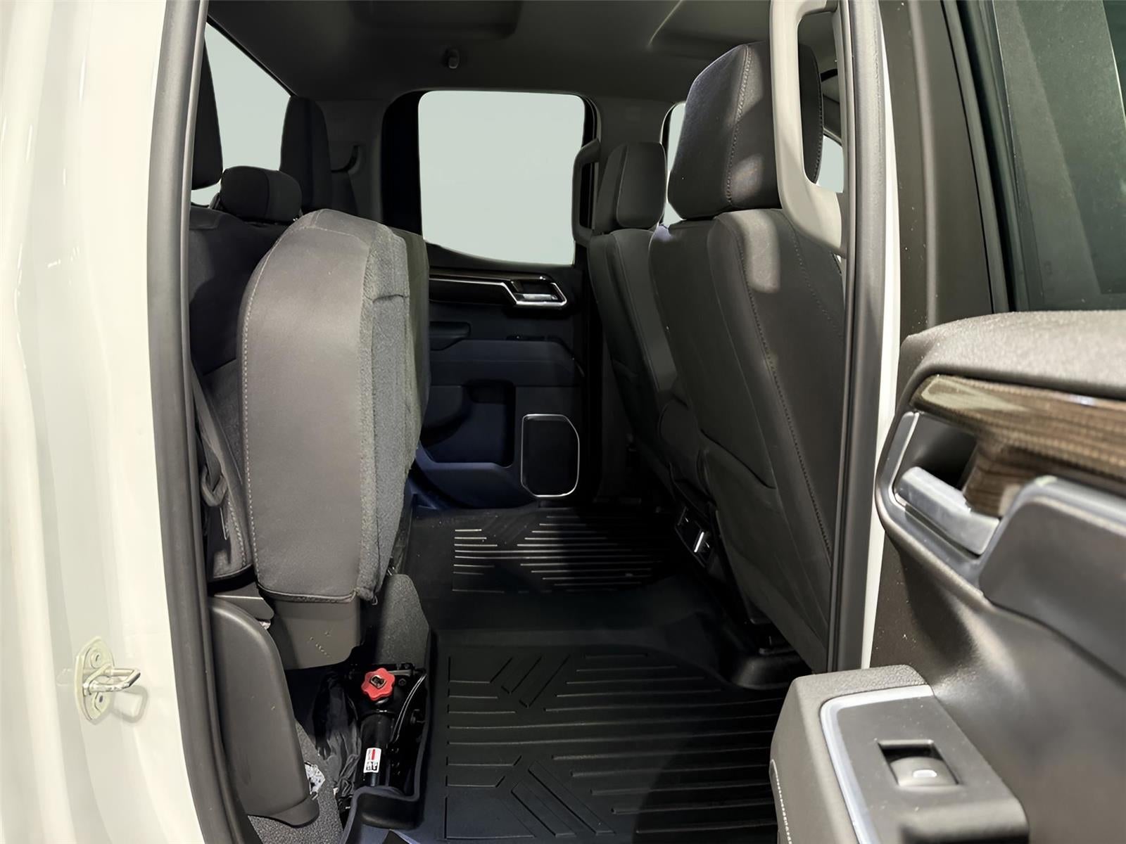 2023 Chevrolet Silverado 1500 4WD Double Cab Standard Bed LT with 2FT