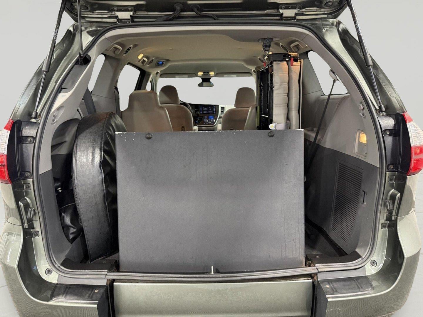 2020 Toyota Sienna LE