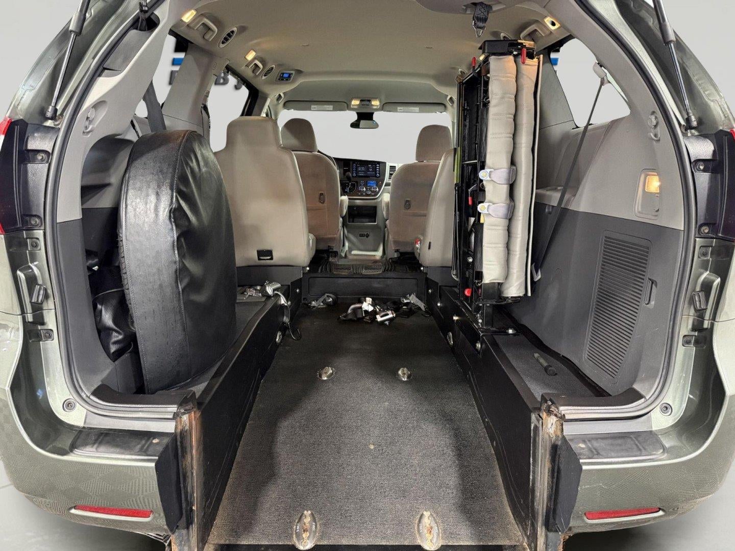 2020 Toyota Sienna LE