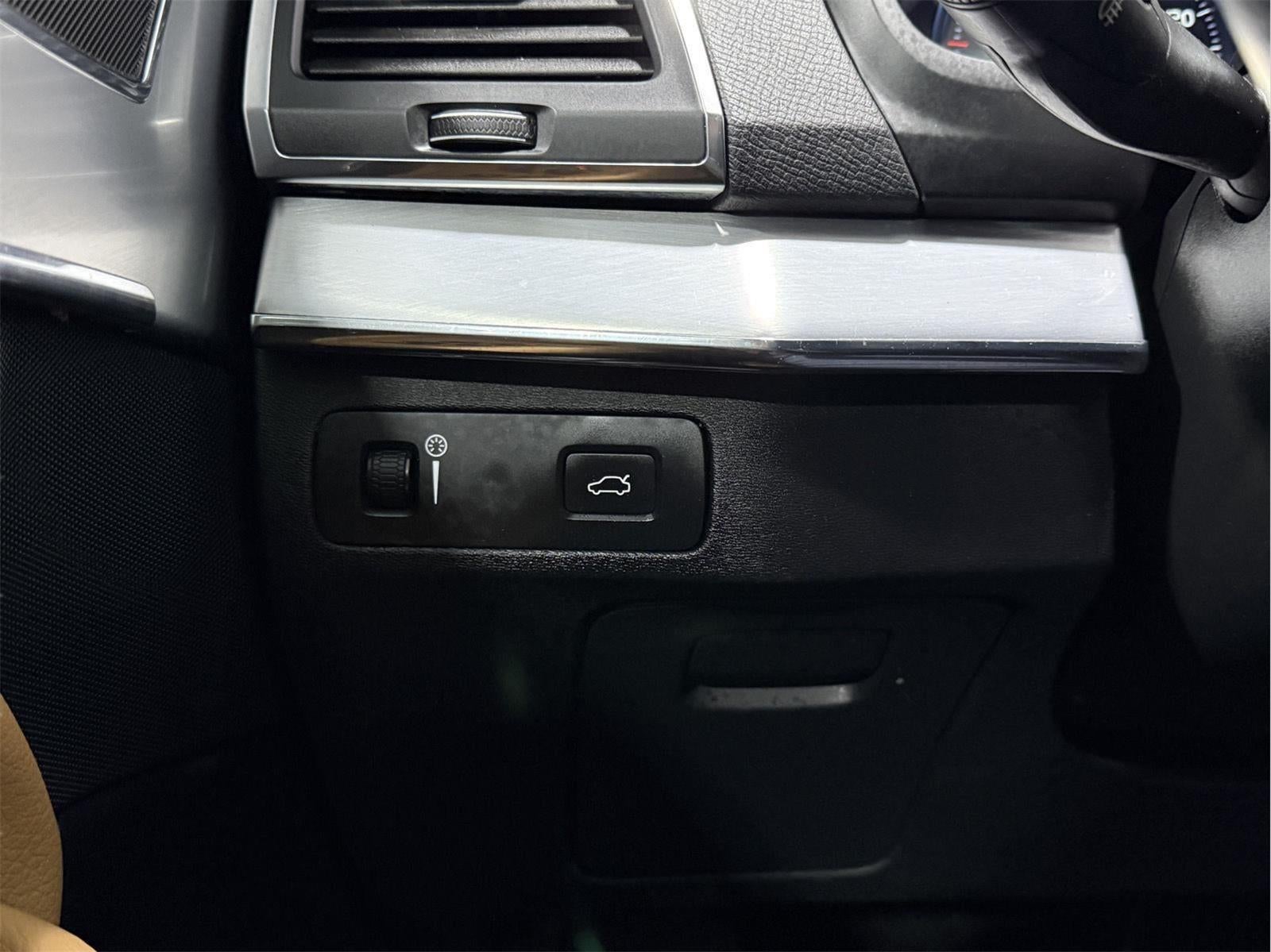 2018 Volvo XC90 T6 Momentum