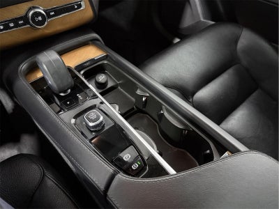 2023 Volvo XC90 B5 Plus