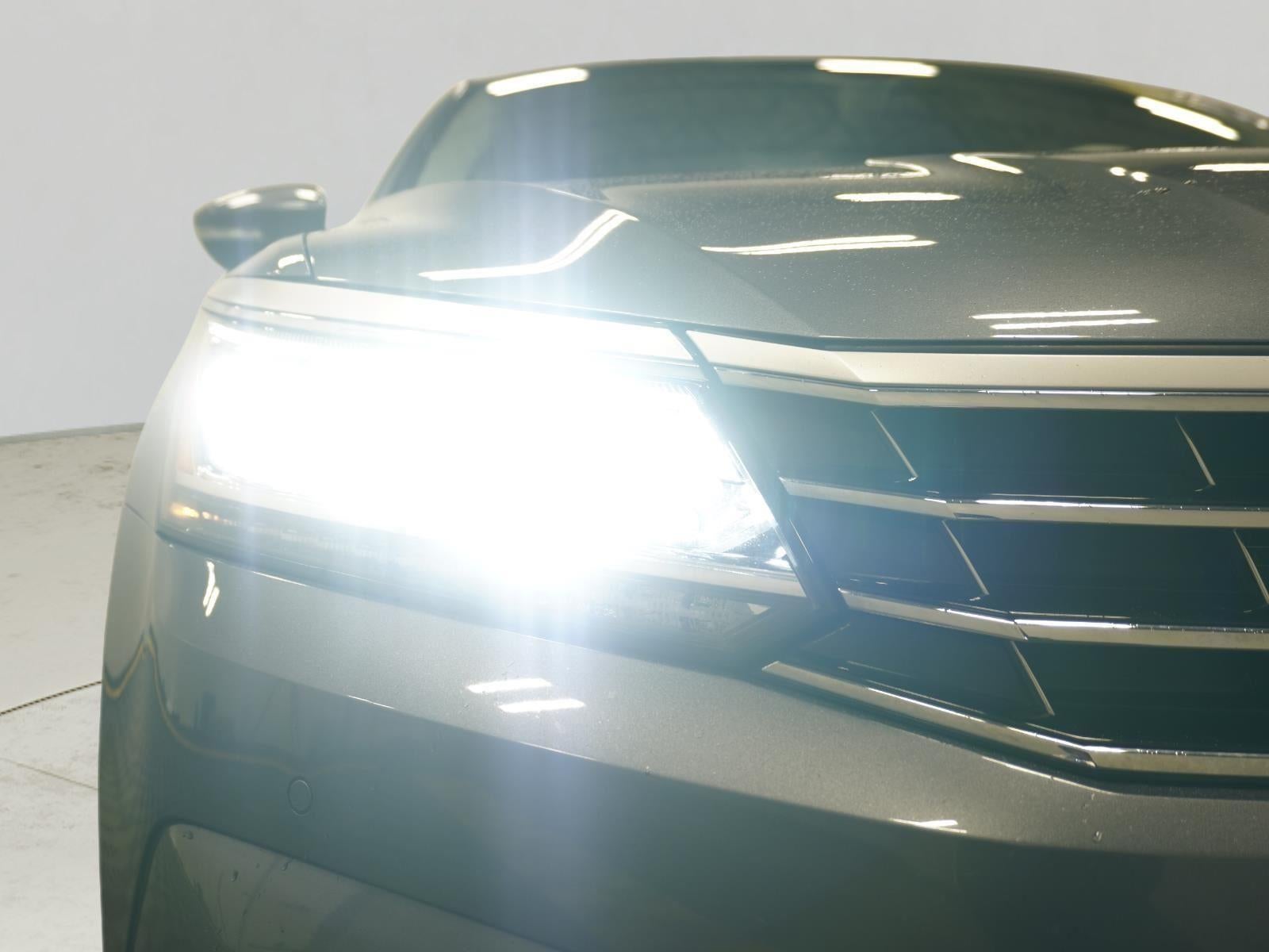 2018 Volkswagen Passat 2.0T SEL Premium