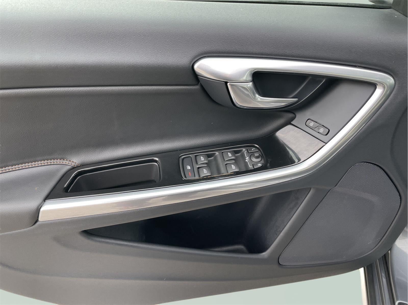 2017 Volvo S60 Cross Country SEDAN